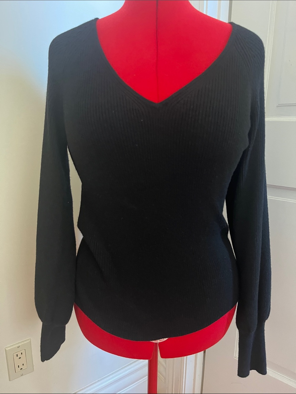 GAP Black V-Neck Ribbed Women's merino wool black medium sweater